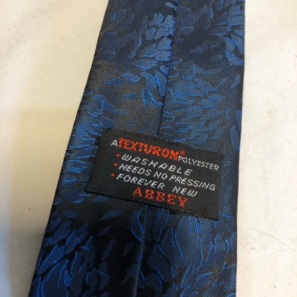 Vintage Men’s Neckties Red Navy Tones Vintage - Picture 7 of 15